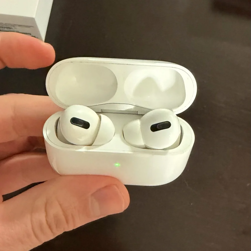 Apple iPhone 7, AirPods 1st gen & Pro, and Apple Pencil 1st gen. Bundle deal!!!!